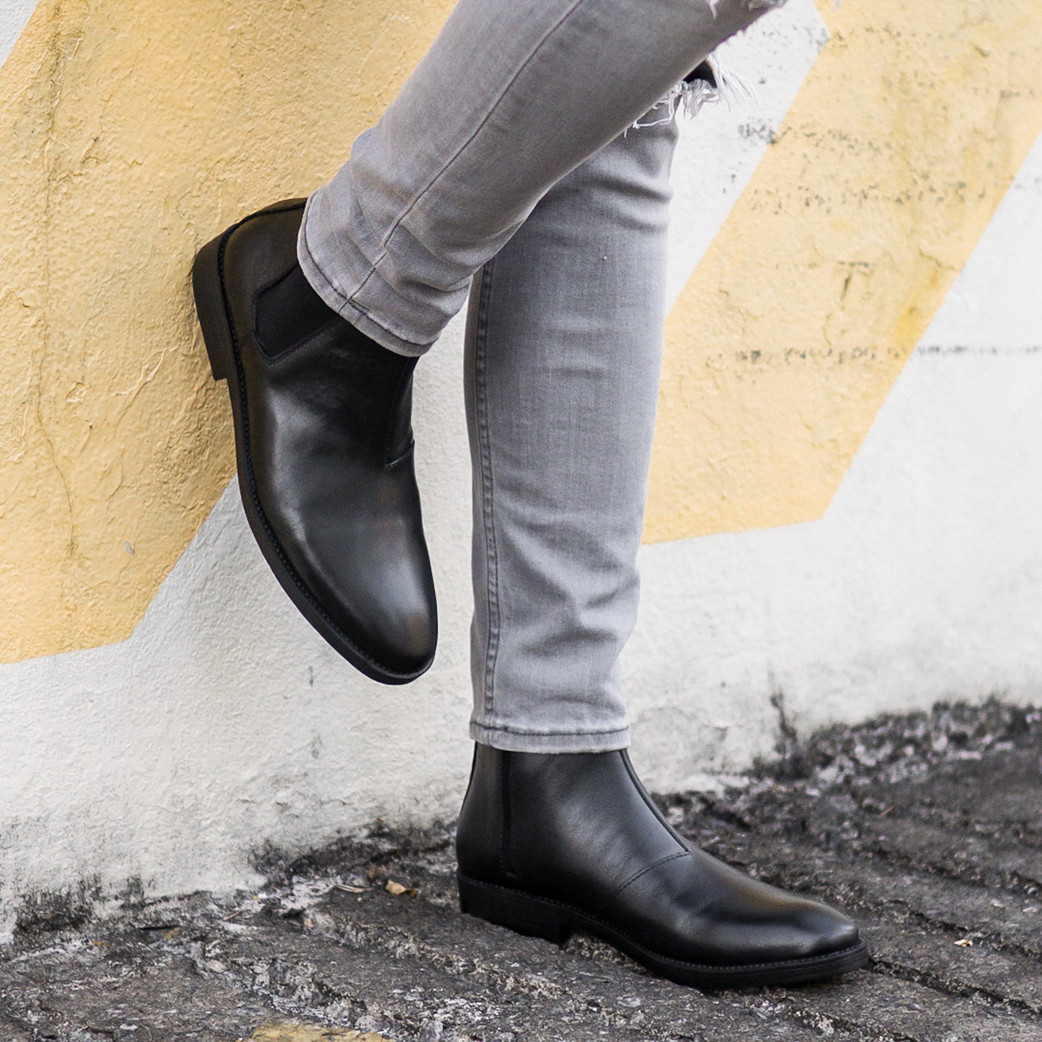 Chelsea Boots With Zipper - Solid Black Leather (Crepe Sole)